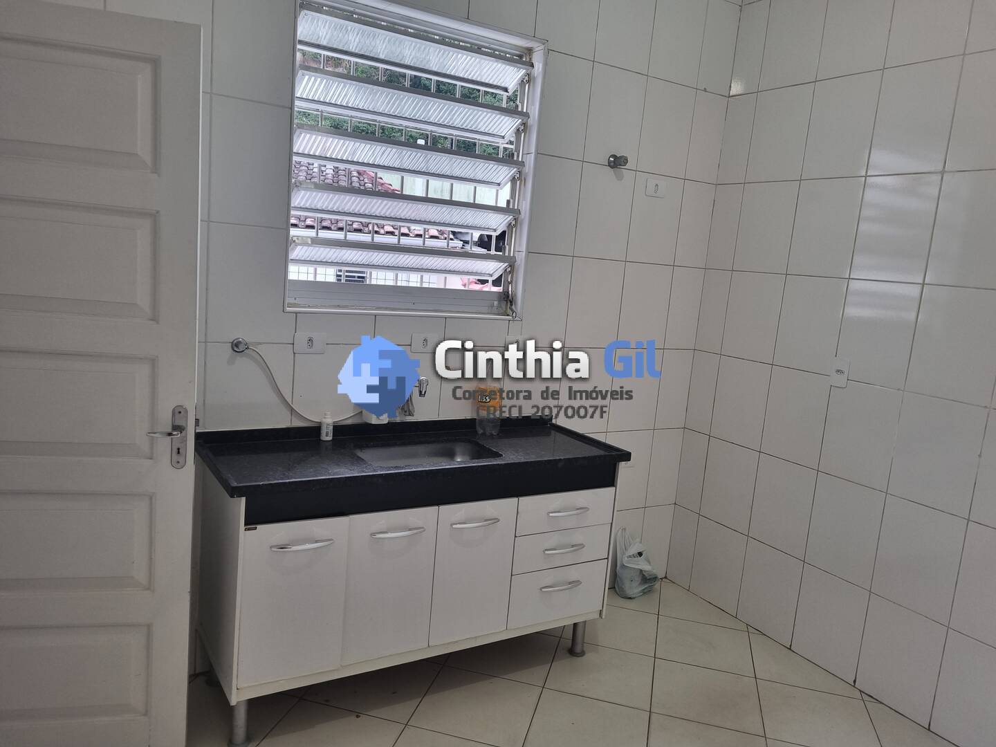 Casa para alugar com 4 quartos, 300m² - Foto 12