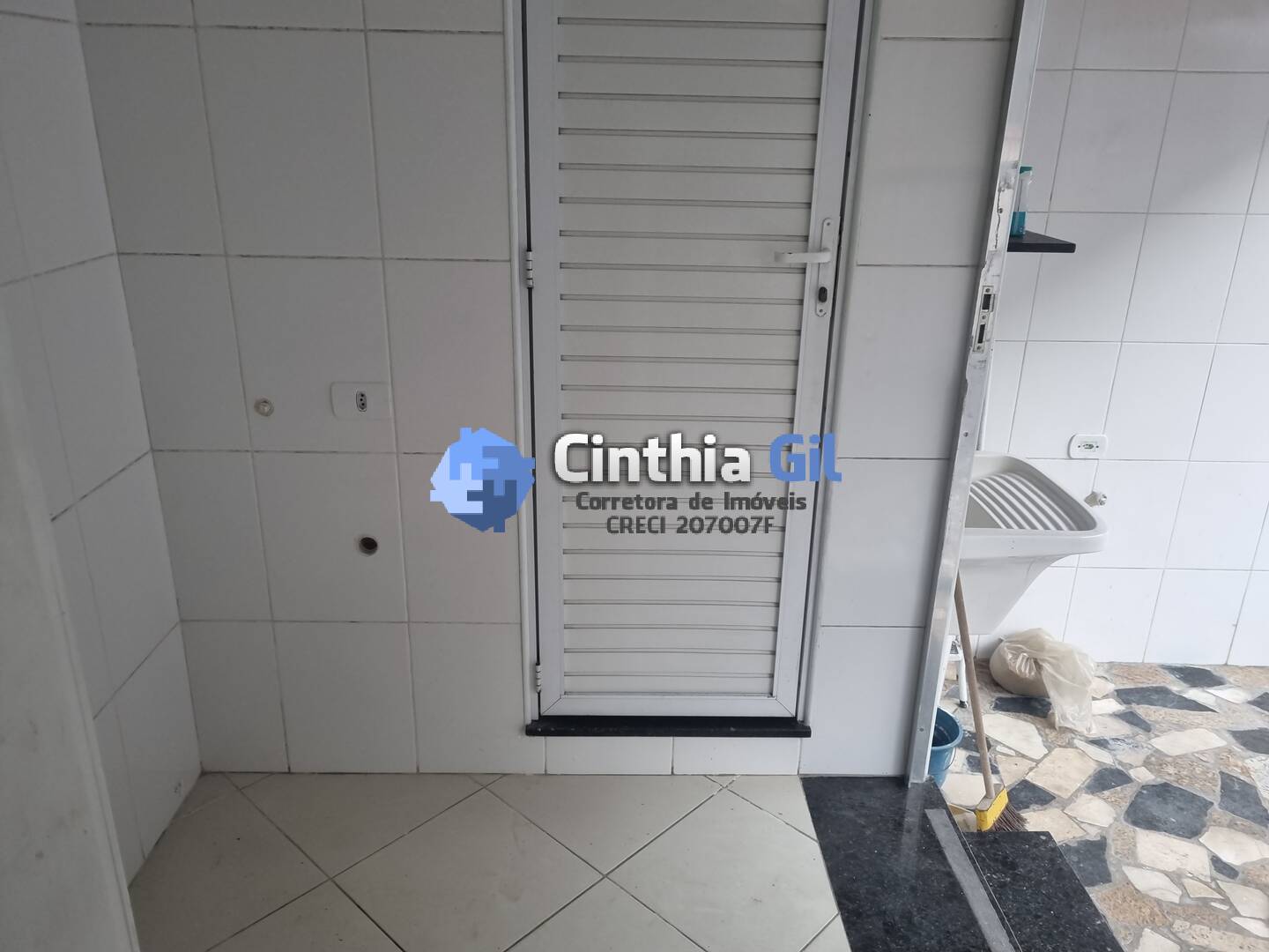 Casa para alugar com 4 quartos, 300m² - Foto 16