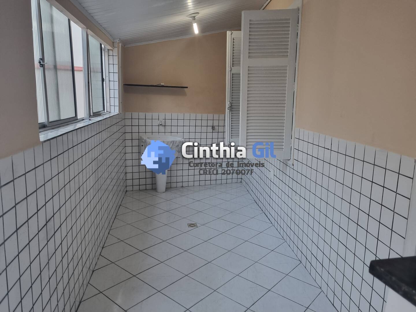 Casa para alugar com 4 quartos, 300m² - Foto 26